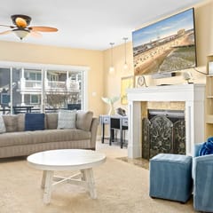 Beach View 3BR+Den Townhouse - Sleeps 10 + Parking