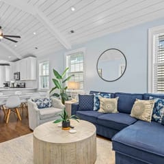 Private Balcony, Walk to Beach | 3bed/2bath 2nd FL