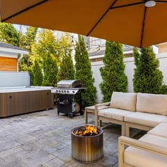 6BR Grand Beach Estate! Hot tub, Steps to Beach!