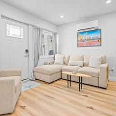 2br Condo Steps to Beach w Pool & Parking!
