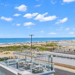 Beachfront WW Crest Condo! Sleeps 6