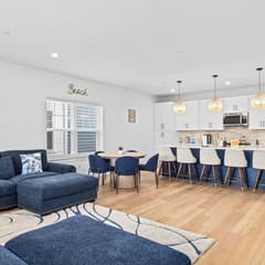 New Build 3 BR 2.5 bath Condo w Pool - Sleeps 12