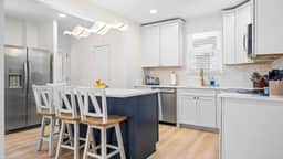 Sleeps 16 All Redone w Yard 1 block to Beach - Image 3