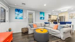 Modern 2BR Close to Beach - Great Outdoor Space - Image 5