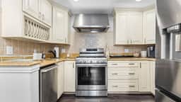 Modern 2BR Close to Beach - Great Outdoor Space - Image 3