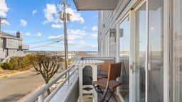Beach Block 4BR Townhouse w/ Beach Views & Parking - Image 2