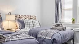 AC Retreat - Cozy 2BR by Tropicana & Beach! - Image 2