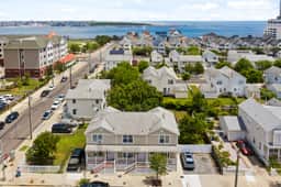 3BR Palm Bliss | Quiet AC North End + Backyard! - Image 4
