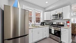 3br Newly Renovated Beach House Sleeps 10 - Image 4