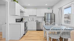 2br Condo Steps to Beach w Pool & Parking! - Image 3