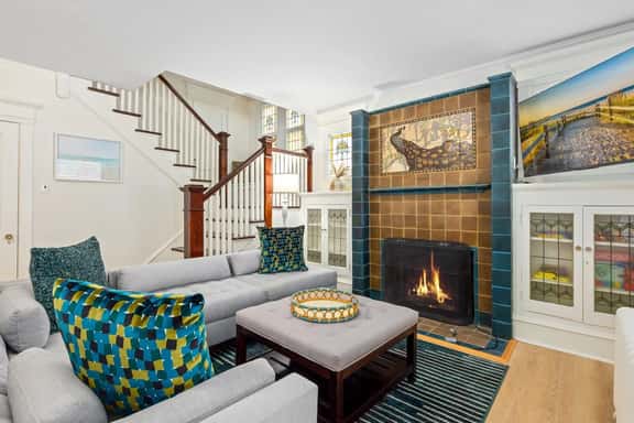 Sleeps 16 All Redone w Yard 1 block to Beach - Image 1