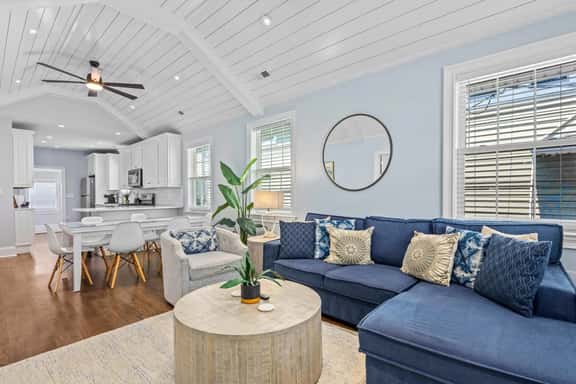 Private Balcony, Walk to Beach | 3bed/2bath 2nd FL - Image 1