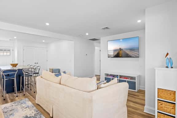 Newly Renovated 3br 2ba Rancher w Patio & Parking - Image 1