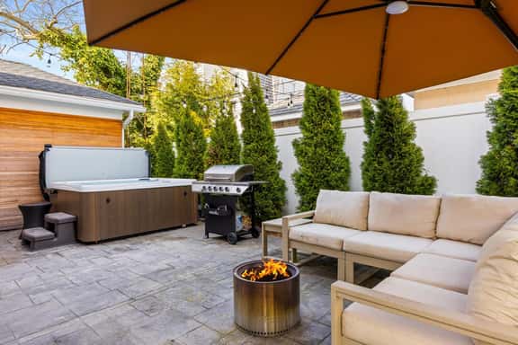 6BR Grand Beach Estate! Hot tub, Steps to Beach! - Image 1