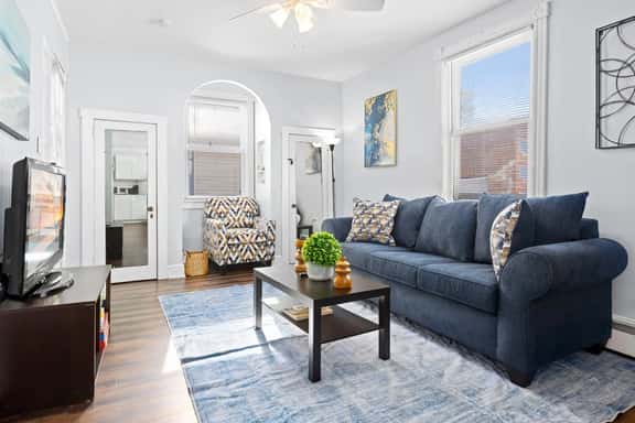 Cozy 1BR Beach Retreat - Walk to Beach w/ Parking - Image 1