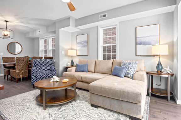 3br Newly Renovated Beach House Sleeps 10 - Image 1