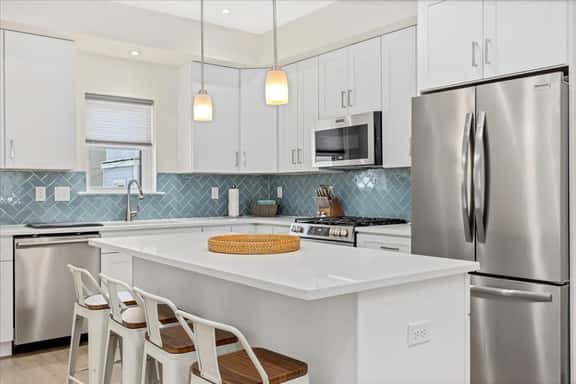 Coastal Comfort | 3BR Townhouse by Beach - Image 1