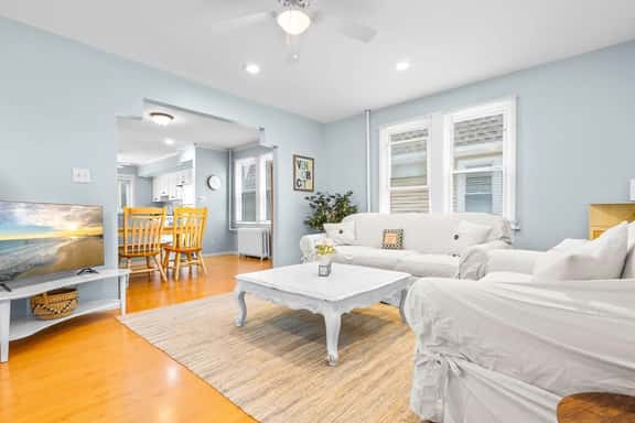 NEW 3br/2ba Beach Home 2.5 blks to Beach! - Image 1