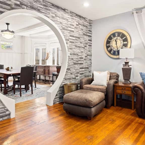 8BR Estate w 3 Decks, BBQ & Beach Views -Sleeps 20 - Image 1