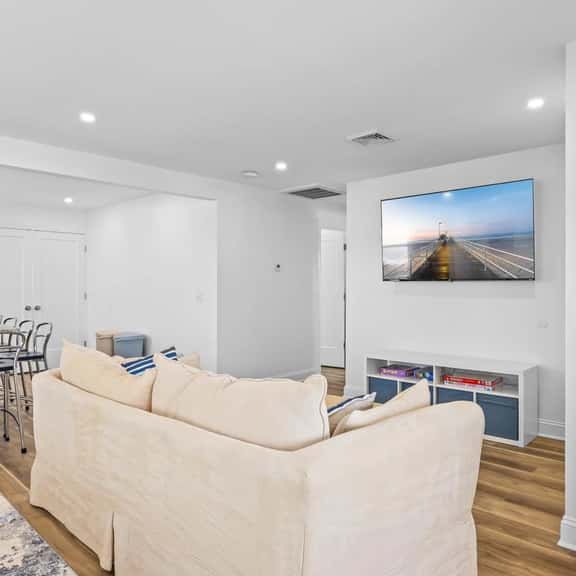 Newly Renovated 3br 2ba Rancher w Patio & Parking - Image 1