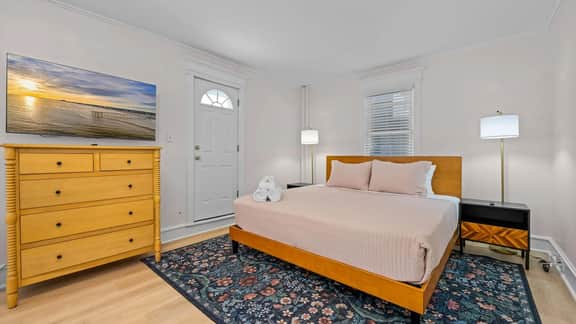 Sleeps 16 All Redone w Yard 1 block to Beach - Image 5