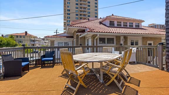 8BR Estate w 3 Decks, BBQ & Beach Views -Sleeps 20 - Image 3