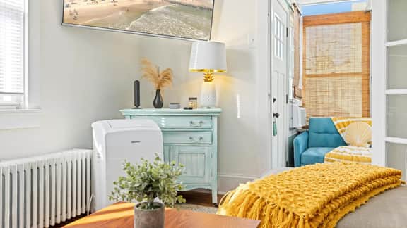 3BR Charming Beach Cottage | North End OC - Image 5