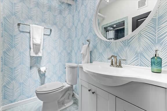 Vibrant AC Loft w/ Beach Views, Sauna, Jacuzzi Tub - Image 5