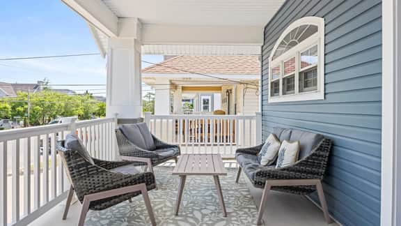 Private Balcony, Walk to Beach | 3bed/2bath 2nd FL - Image 4
