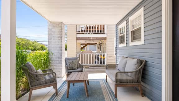 Stylish 3BR OC Gardens with Patio and Parking - Image 2