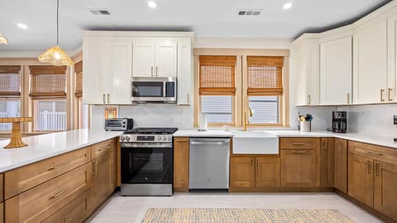 Modern Historic Charm 4br ONE Block to Beach - Image 3