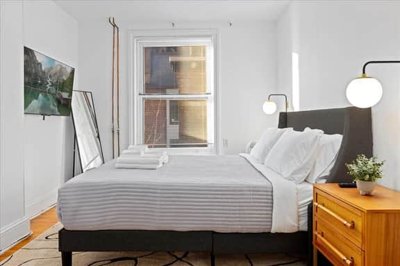 Rittenhouse Loft w/ City Views + Private Patio - Image 5