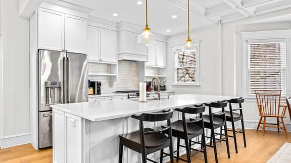 6BR Grand Beach Estate! Hot tub, Steps to Beach! - Image 3