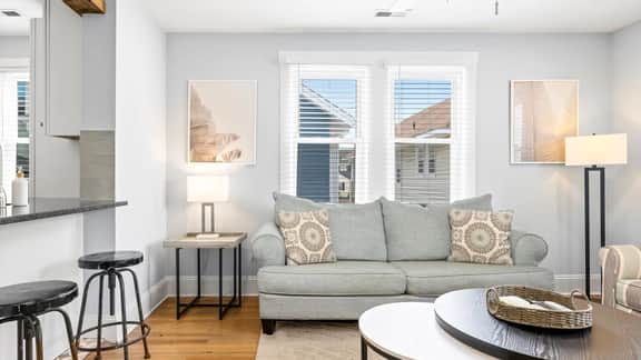 Charming Garden District Escape! Walk to Beach - Image 2