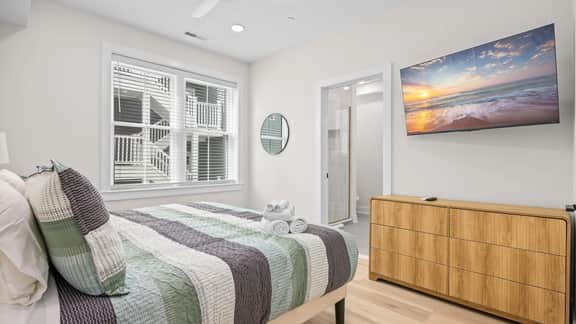 NEW Heart of Wildwood 3 bed/2ba w Rooftop Deck - Image 4