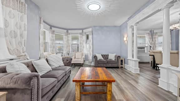 10BR WW Victorian Beach House - Sleeps 30! - Image 3