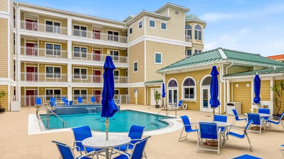 WATER VIEWS 3bd 2ba Condo w Pool - Image 4