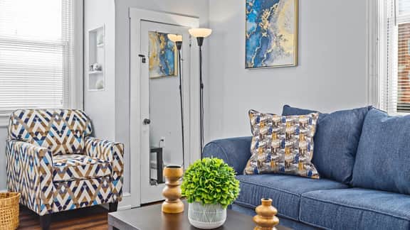 Cozy 1BR Beach Retreat - Walk to Beach w/ Parking - Image 3