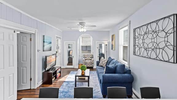 Cozy 1BR Beach Retreat - Walk to Beach w/ Parking - Image 5