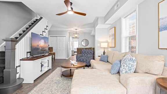 3br Newly Renovated Beach House Sleeps 10 - Image 5
