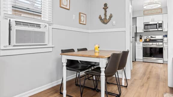 Modern Beach Retreat! Sleeps 6 - Big Yard & BBQ - Image 3