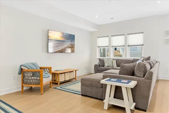 Coastal Comfort | 3BR Townhouse by Beach - Image 3