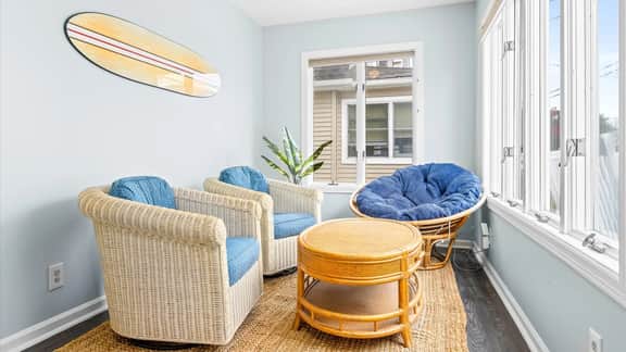 NEW 3br/2ba Beach Home 2.5 blks to Beach! - Image 2