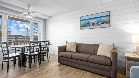 Beachfront WW Crest Condo! Sleeps 6 - Image 3