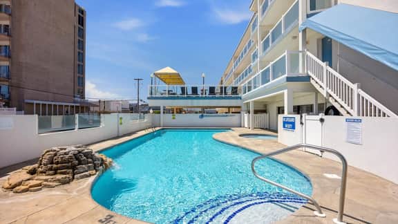 Beachfront WW Crest Condo! Sleeps 6 - Image 2