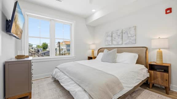 NEW Luxury Townhouse with Rooftop Deck - Image 4