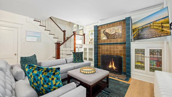 Sleeps 16 All Redone w Yard 1 block to Beach - Image 1