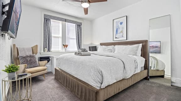 AC Retreat - Cozy 2BR by Tropicana & Beach! - Image 1