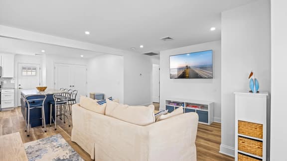 Newly Renovated 3br 2ba Rancher w Patio & Parking - Image 1