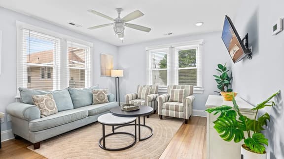 Charming Garden District Escape! Walk to Beach - Image 1